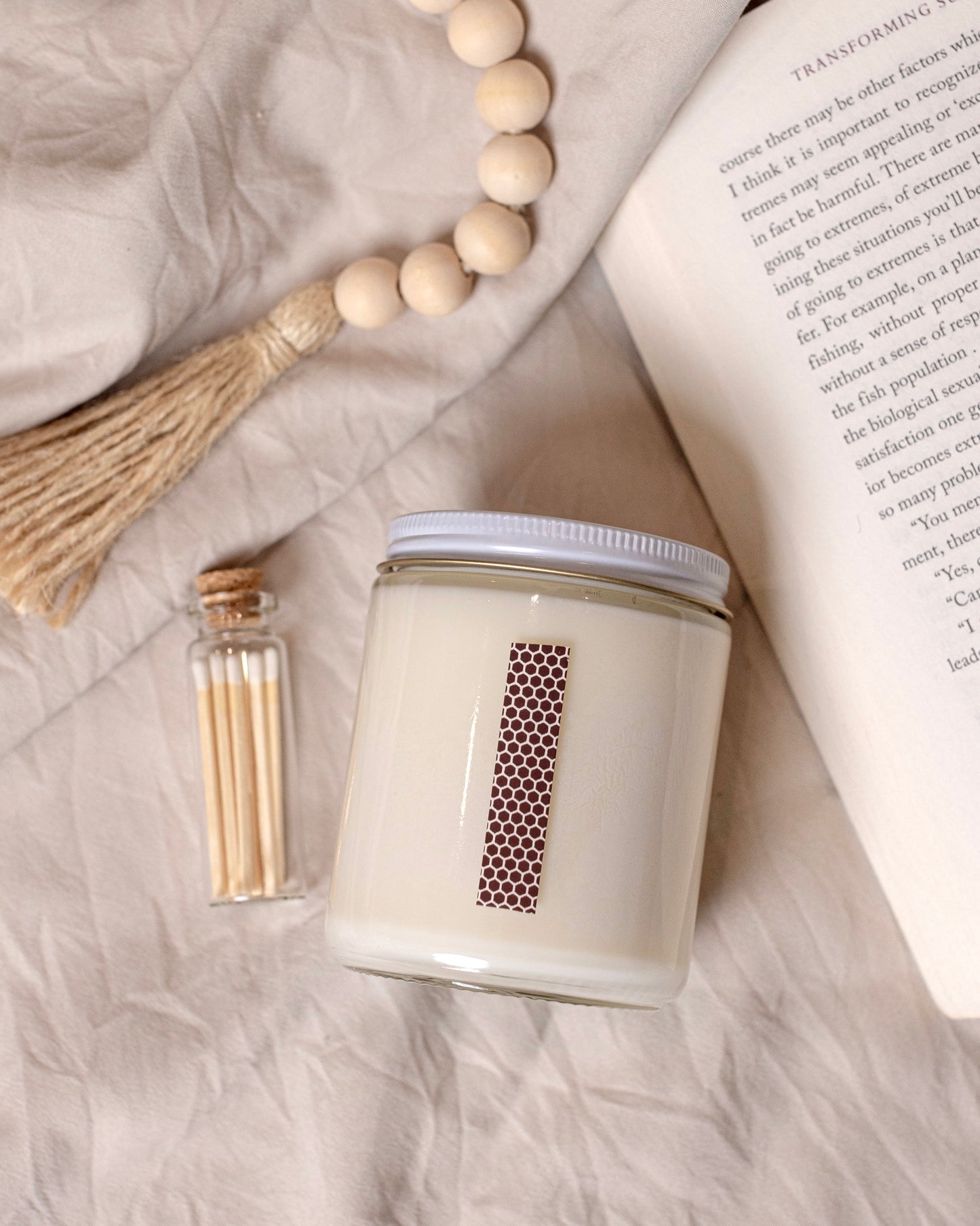 Fresh Linen Soy Wax Candle | Odor Eliminating | Refreshing | Clean | Toxin- Free | Vegan | Spring