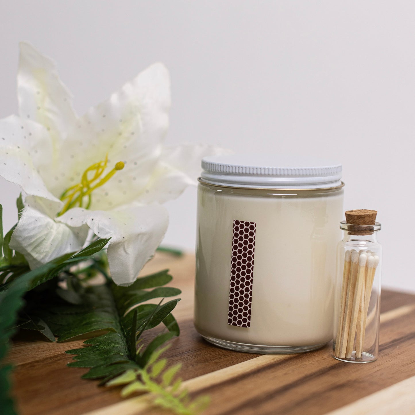 Lilac and Lily Bloom Soy Wax Candle | Bergamot, Green Leaves | Refreshing Spring Fragrance