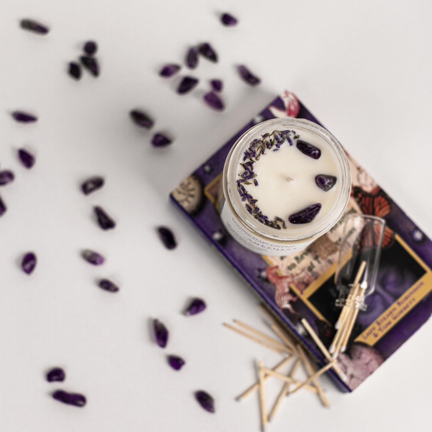 Amethyst Crystal Lavender White Tea Intention Candle | Tranquil Healing Aroma of Lavender, Lemongrass, Ginger, and White Tea | Vegan, Toxin-Free | Matches Included